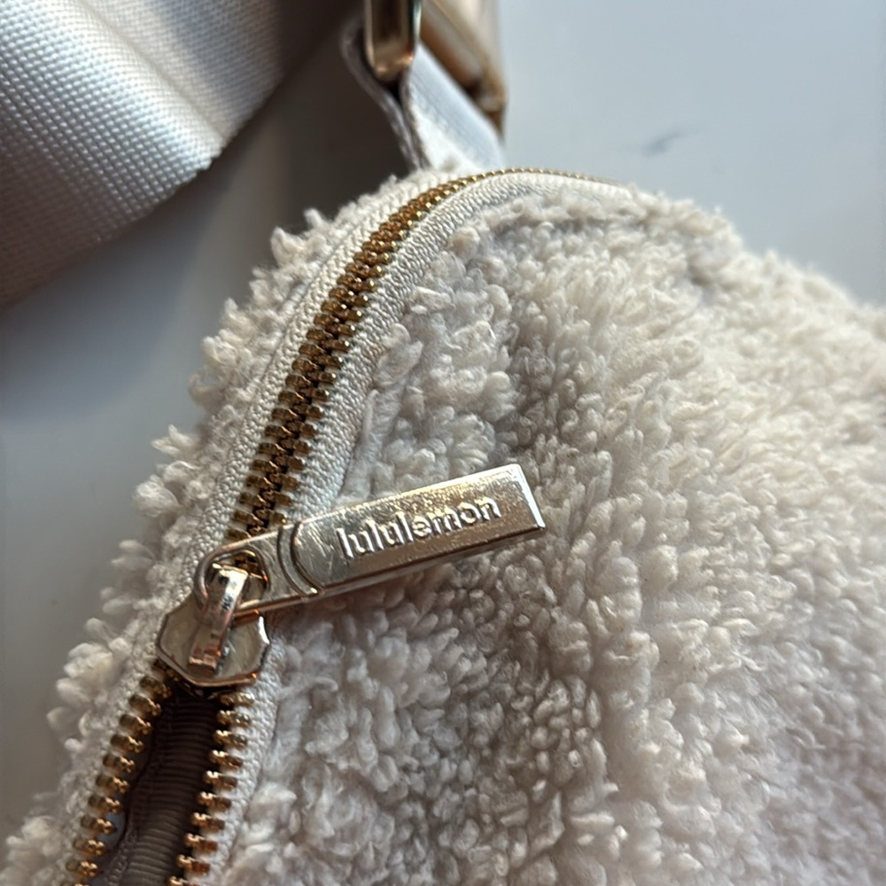 Lululemon Everywhere Sherpa Belt Bag Fleece In Color White Ivory and Gold - Picture 6 of 15